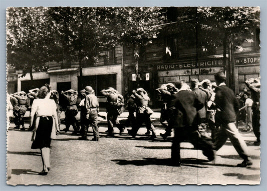AMERICAN TROOPS CONVEYING GERMAN PRISONERS WW2 VINTAGE REAL PHOTO POSTCARD RPPC