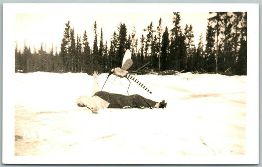 MOSQUITO KILLING MAN EXAGGERATED VINTAGE REAL PHOTO POSTCARD RPPC