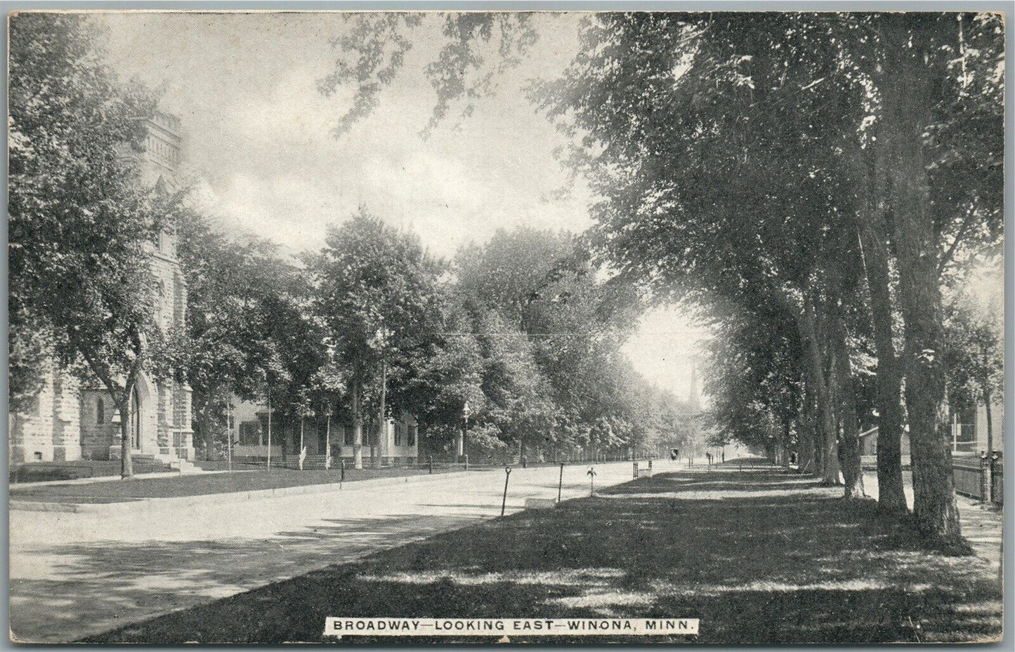 WINONA MN BROADWAY LOOKING EAST ANTIQUE POSTCARD