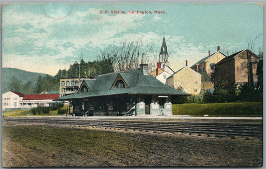 HUNTINGTON MA RAILROAD STATION RAILWAY DEPOT ANTIQUE POSTCARD