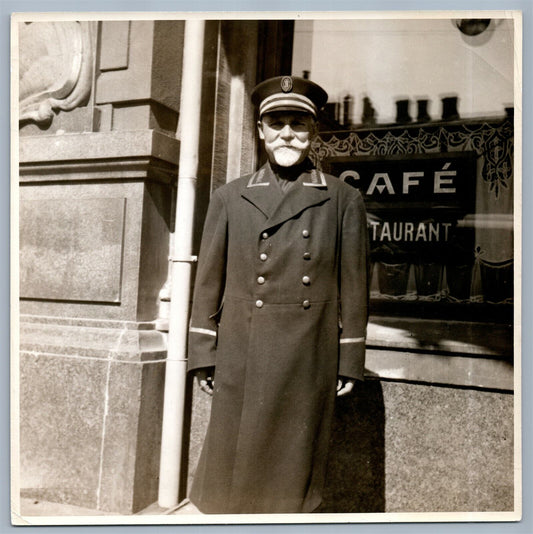 MOSCOW RUSSIA RESTAURANT'S DOORMAN VINTAGE REAL PRESS PHOTO