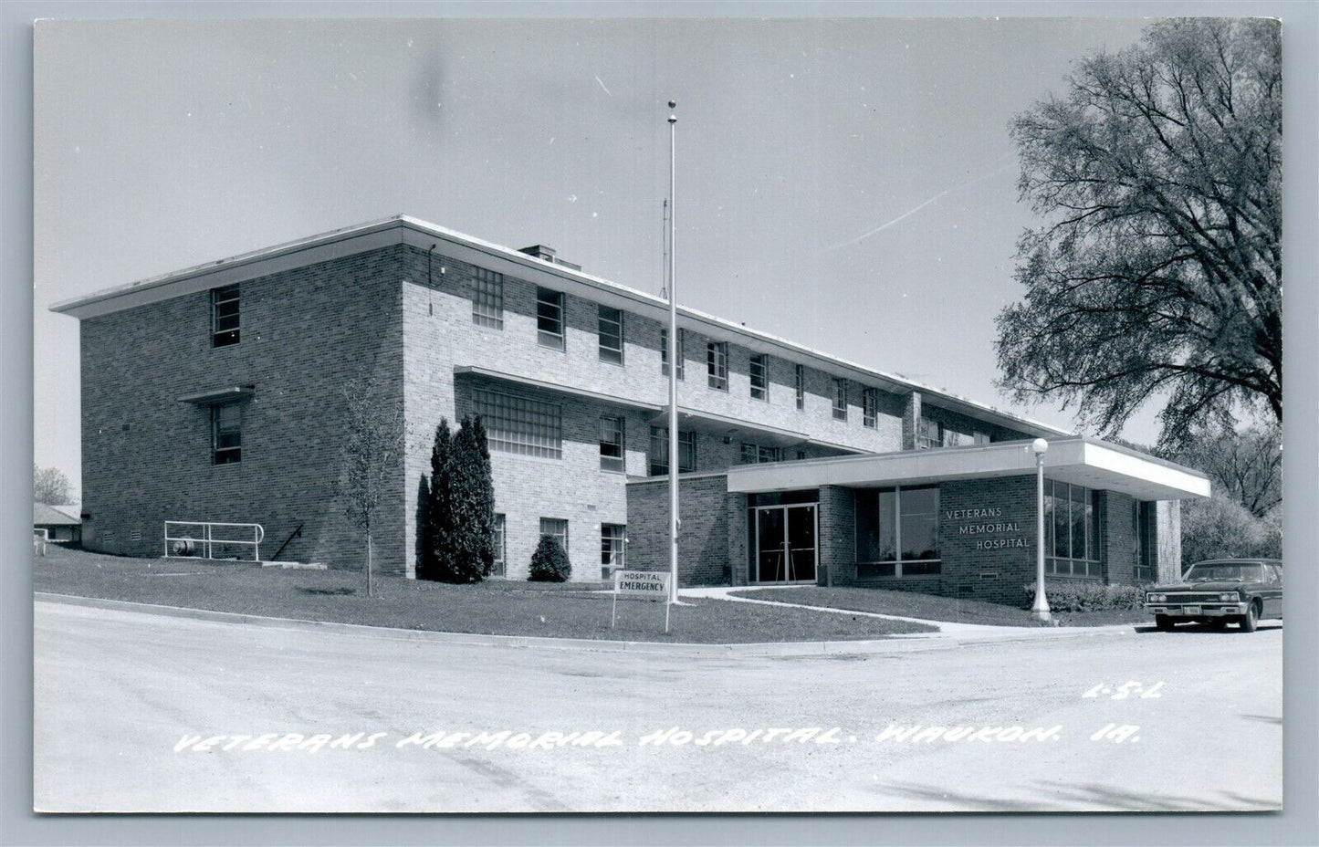 WAUKON IA VETERANS MEMORIAL HOSPITAL VINTAGE REAL PHOTO POSTCARD RPPC