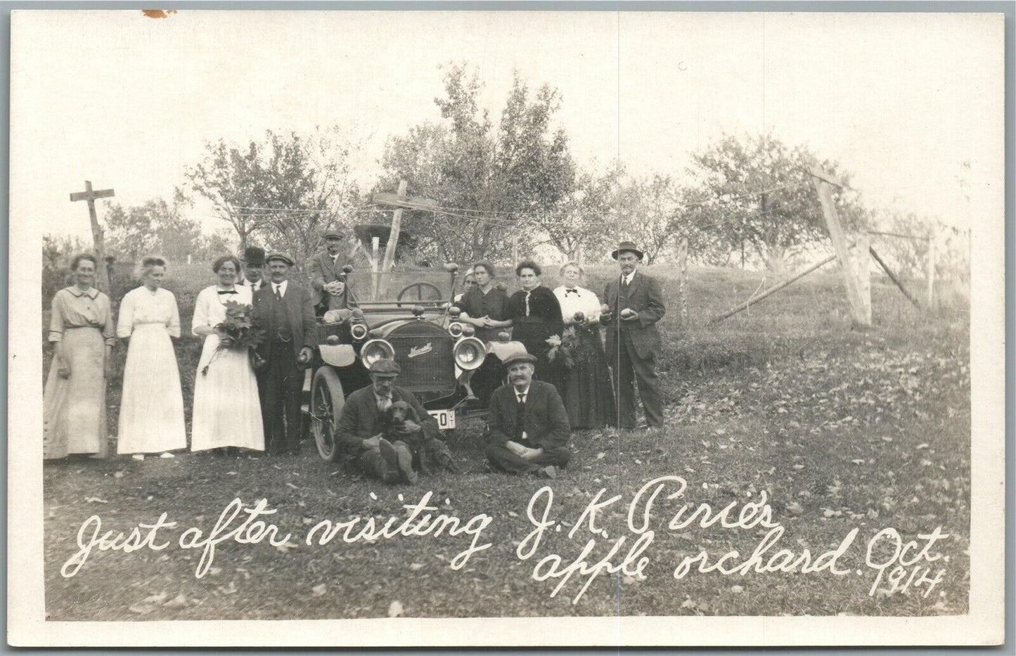 WILLIAMSTOWN VT APPLE ORCHARD GUESTS w/ DOG ANTIQUE REAL PHOTO POSTCARD RPPC