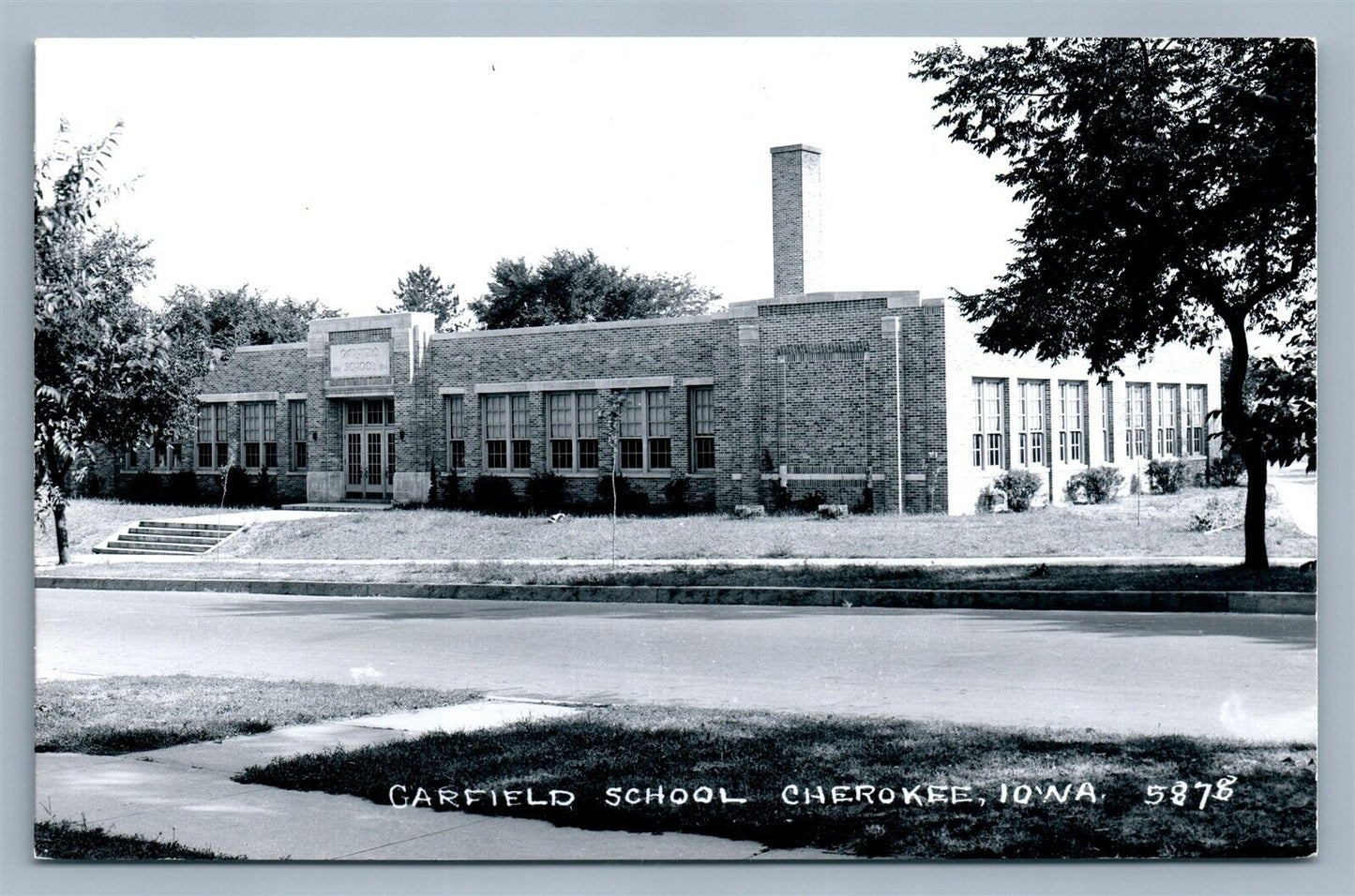 CHEROKEE IA GARFIELD SCHOOL VINTAGE REAL PHOTO POSTCARD RPPC