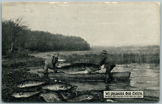 EXAGGERATED FISHING 1910 ANTIQUE POSTCARD WE UNLOADED OUR CATCH
