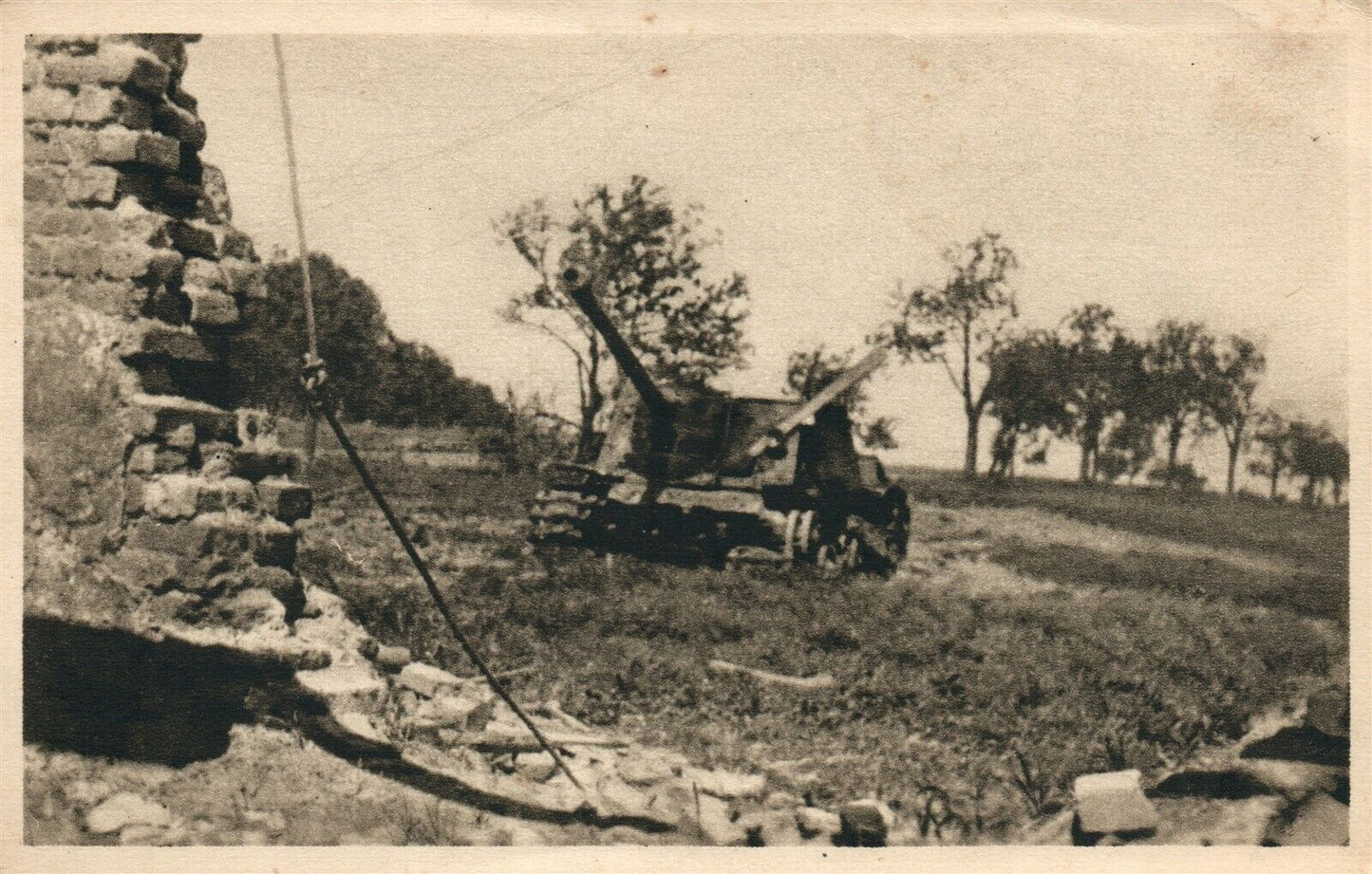 TANK in ACTION VELKA POLOM CZECH REPUBLIC 1945 MILITARY ANTIQUE POSTCARD