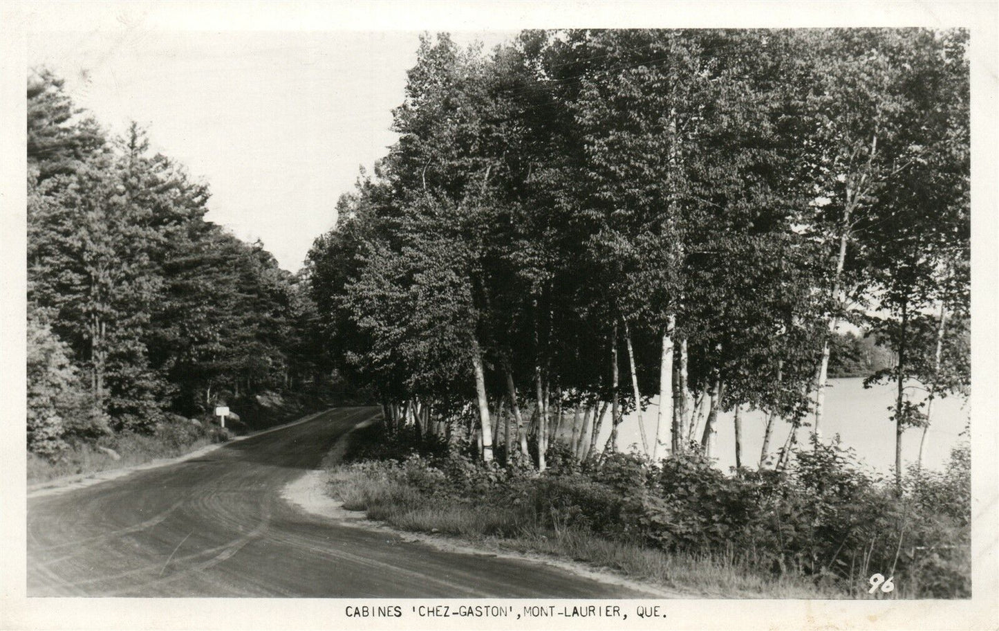 MONT LAURIER QUE CANADA CABINS CHEZ-GASTON 1952 VINTAGE REAL PHOTO POSTCARD RPPC