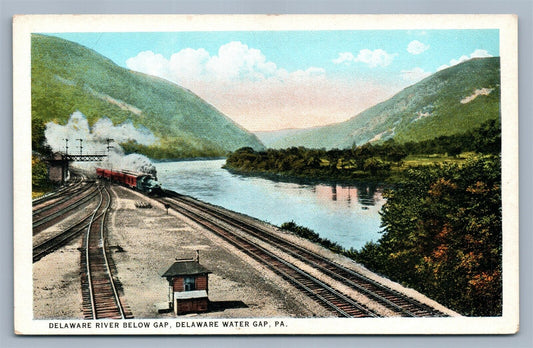 DELAWARE WATER GAP RAILROAD TRAIN ANTIQUE POSTCARD