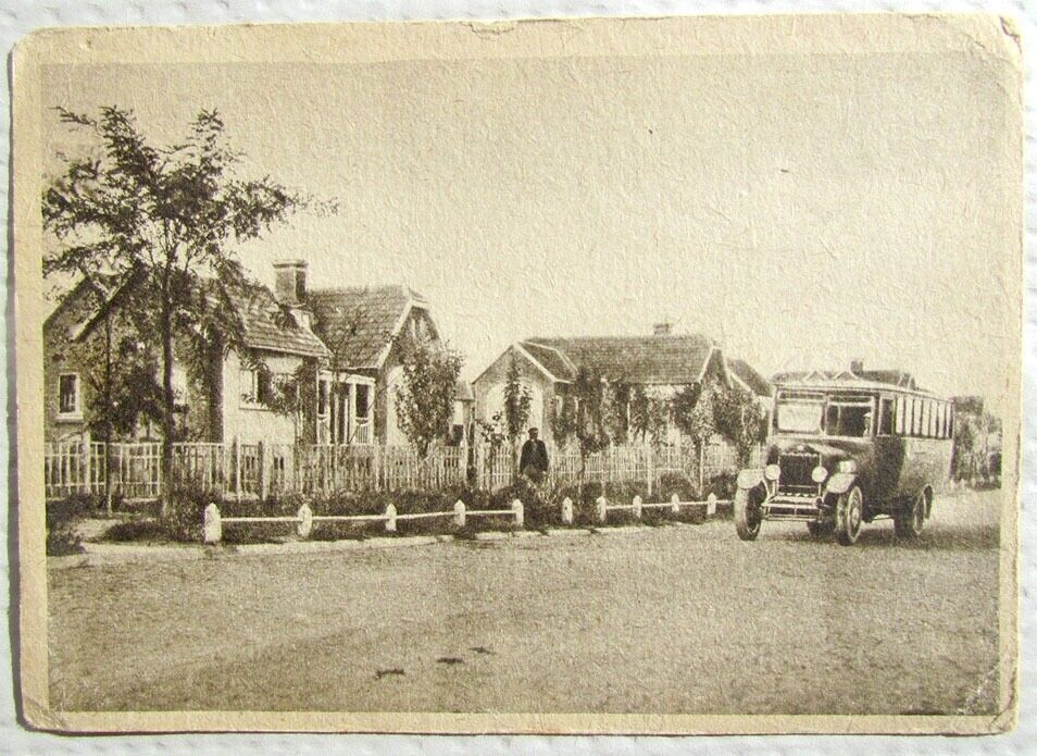 1930s VINTAGE RUSSIAN POSTCARD - COTTAGES AT DNEPROSTROI old bus automobile