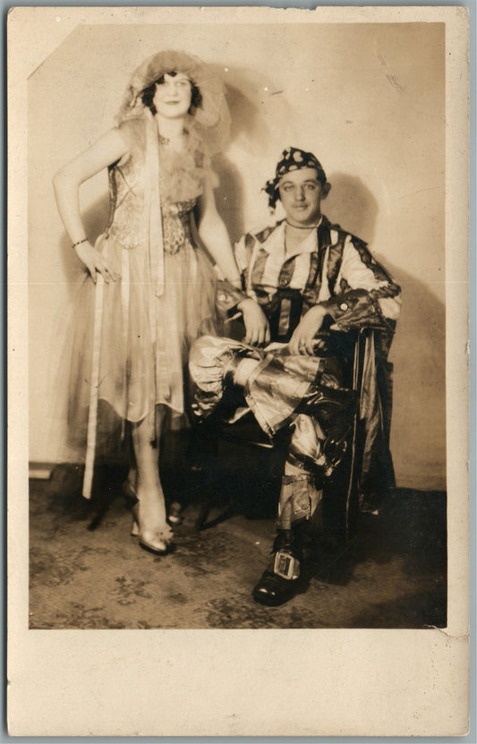 FASHIONABLE COUPLE ANTIQUE REAL PHOTO POSTCARD RPPC