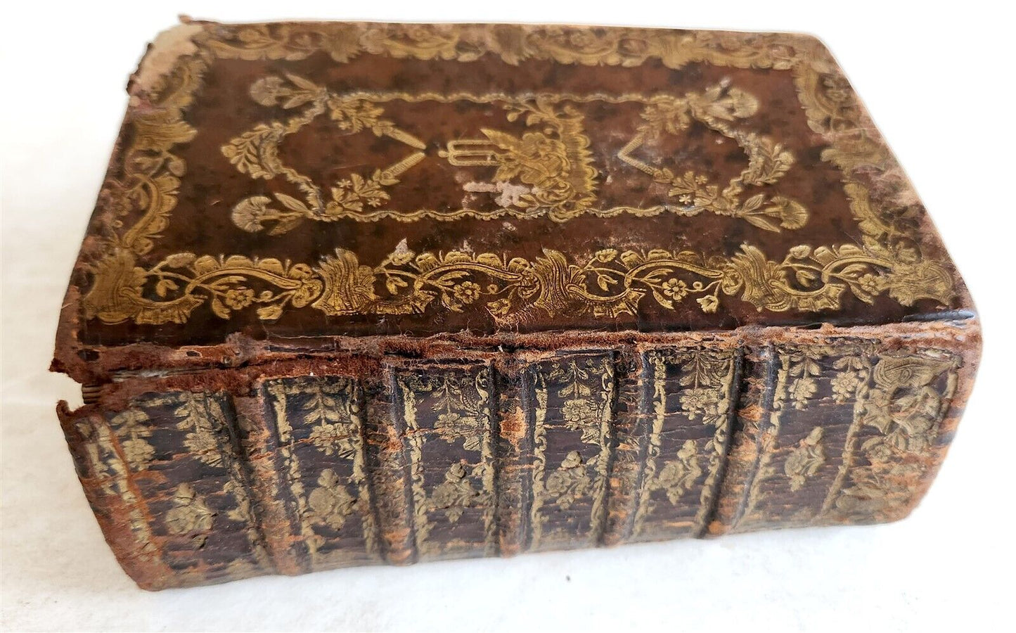 1765 BIBLE in FRENCH w/ PSALMS antique RICHLY GILT DECORATIVE BINDING