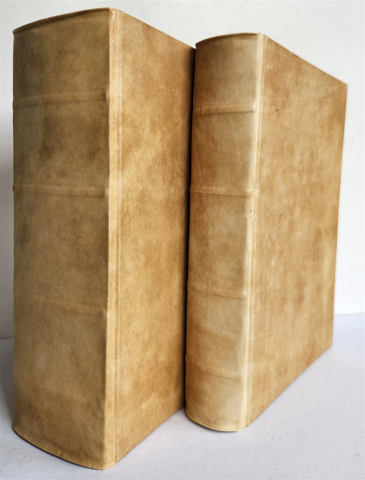 1582 PLUTARCH LIVES of ILLUSTRIOUS GREEK & ROMANS 2 VOLUMES antique ILLUSTRATED