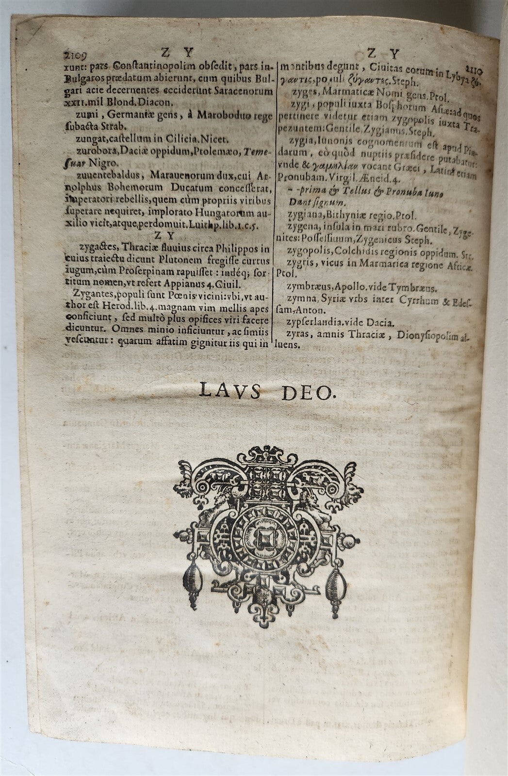 1650 DICTIONARY HISTORICAL GEOGRAPHICAL POETICAL antique in LATIN