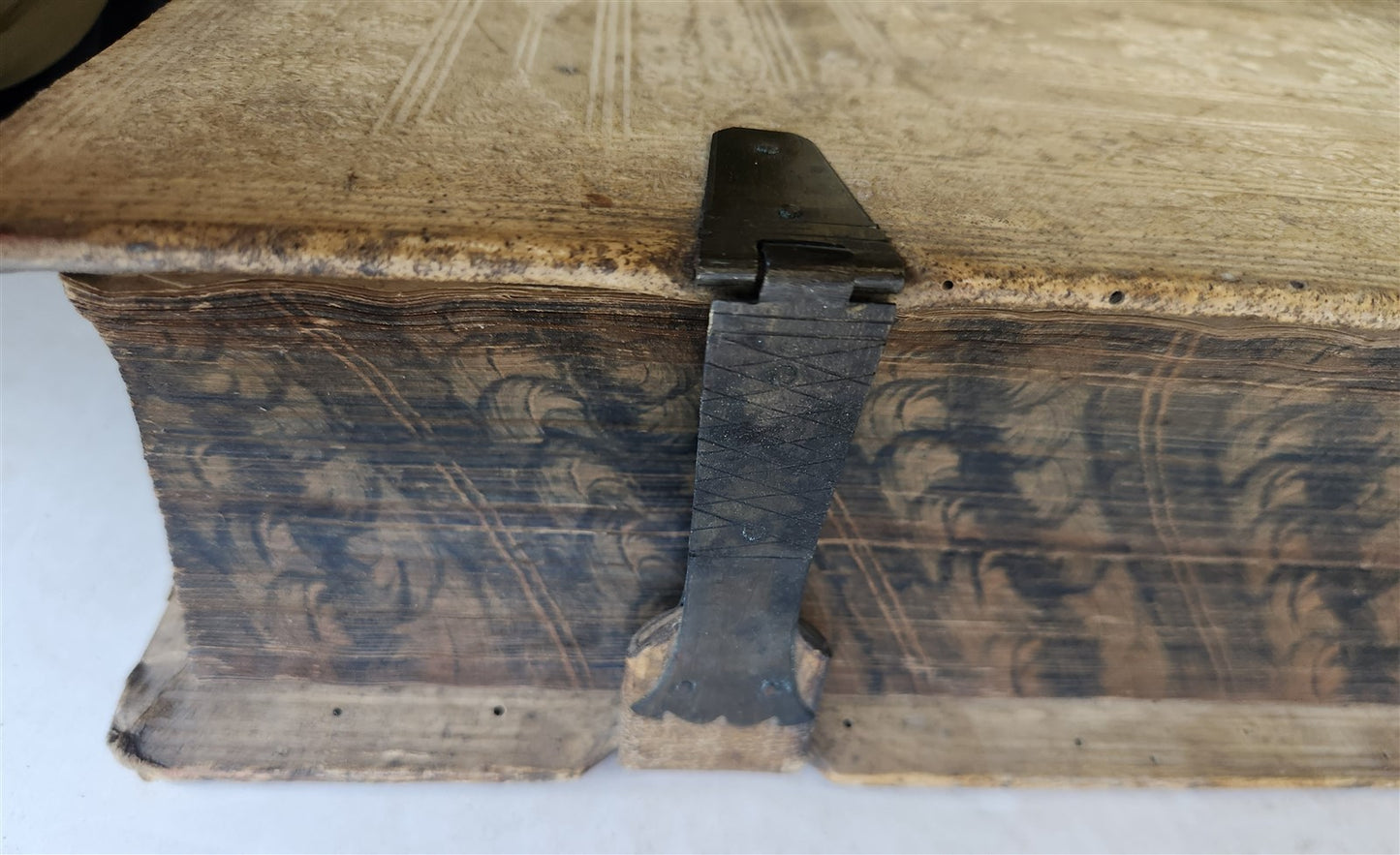 1716 COMMENTARIA in PROVERBIA SALOMONIS PIGSKIN BOUND FOLIO w/ CLASPS antique