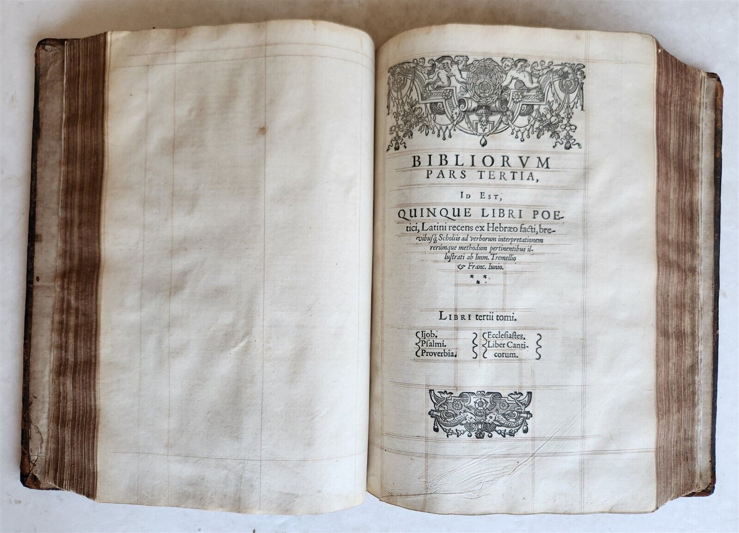 1593 BIBLE in LATIN antique LONDON ROBERT BARKER Old & New Testament FOLIO