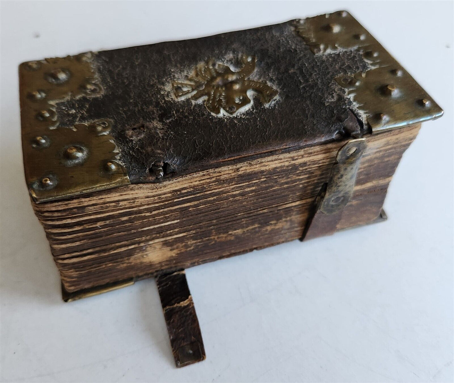 1725 PSALMS of DAVID antique UNUSUAL UNIQUE BINDING w/ BRASS FITTINGS rare
