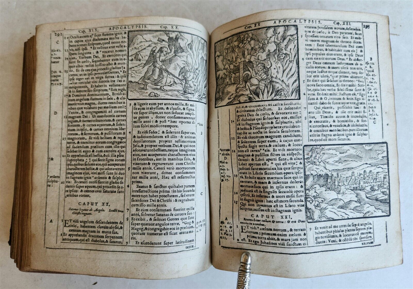 1602 BIBLE in LATIN ILLUSTRATED w/ MAP & NUMEROUS WOODCUTS antique