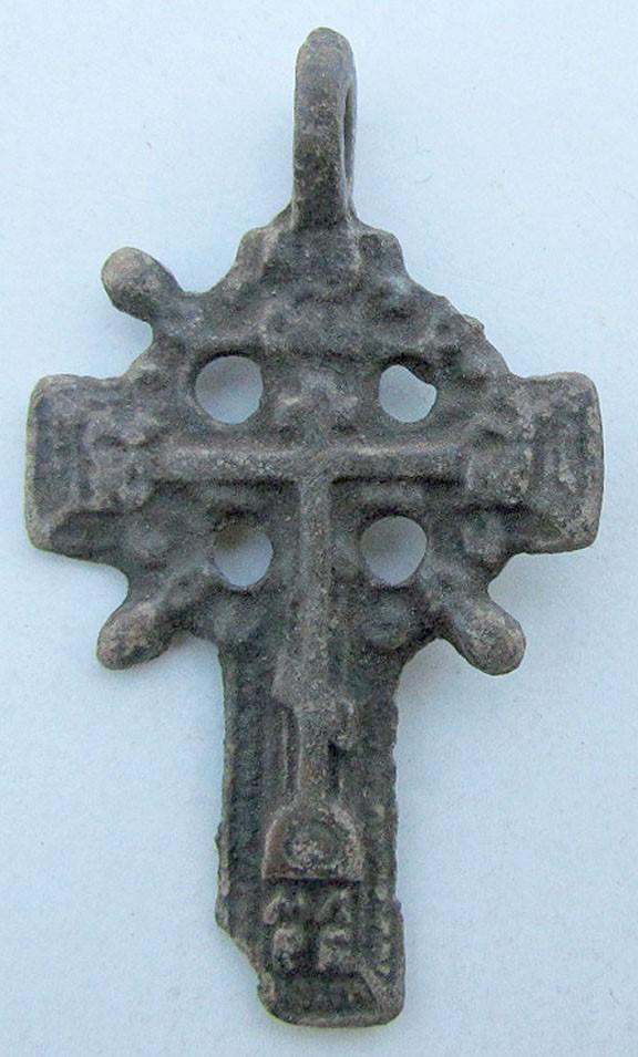 RUSSIAN 17th-18th CENTURY ANTIQUE BRASS NECK CROSS