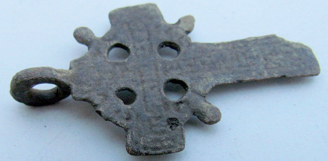 RUSSIAN 17th-18th CENTURY ANTIQUE BRASS NECK CROSS