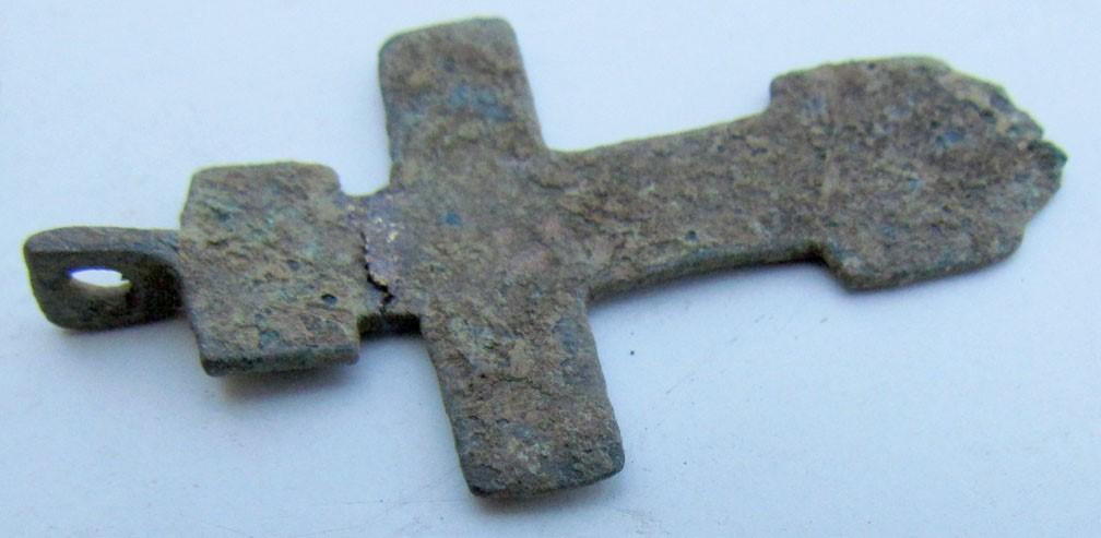 RUSSIAN 17th-18th CENTURY ANTIQUE BRASS NECK CROSS