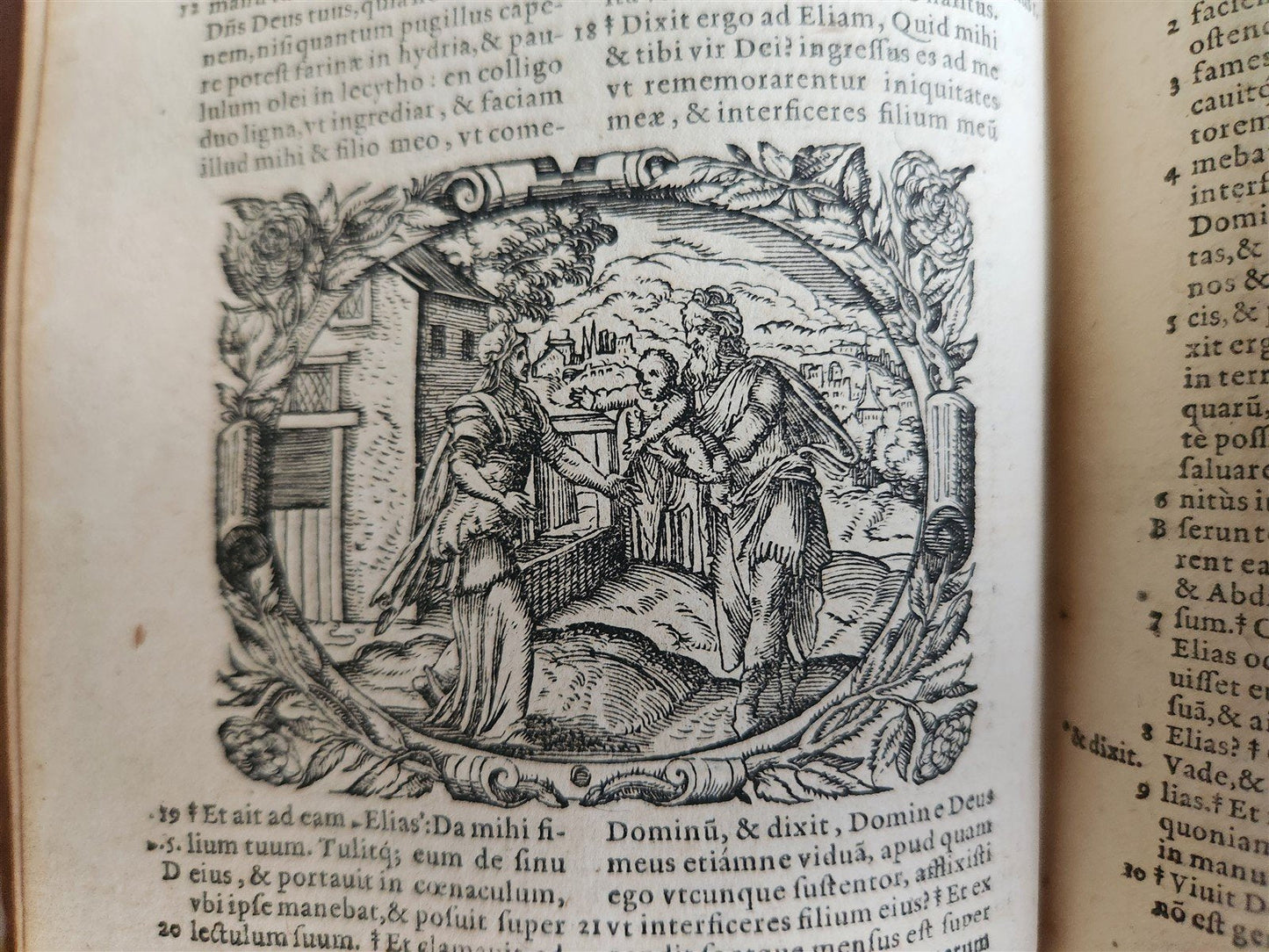 1571 BIBLE in LATIN ILLUSTRATED w/ 135 WOODCUTS antique PIGSKIN w/ METAL CORNERS