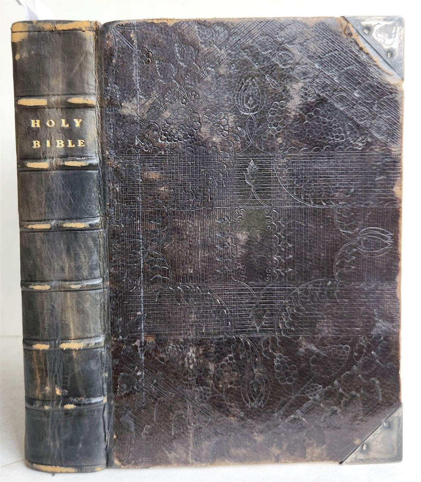 1660 BIBLE in ENGLISH OLD & NEW TESTAMENT antique BINDING w/ SILVER CORNERS