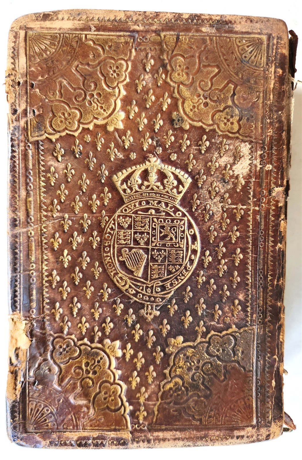 1638 BIBLE in ENGLISH antique COAT of ARMS of BRITISH KING CHARLES I BINDING