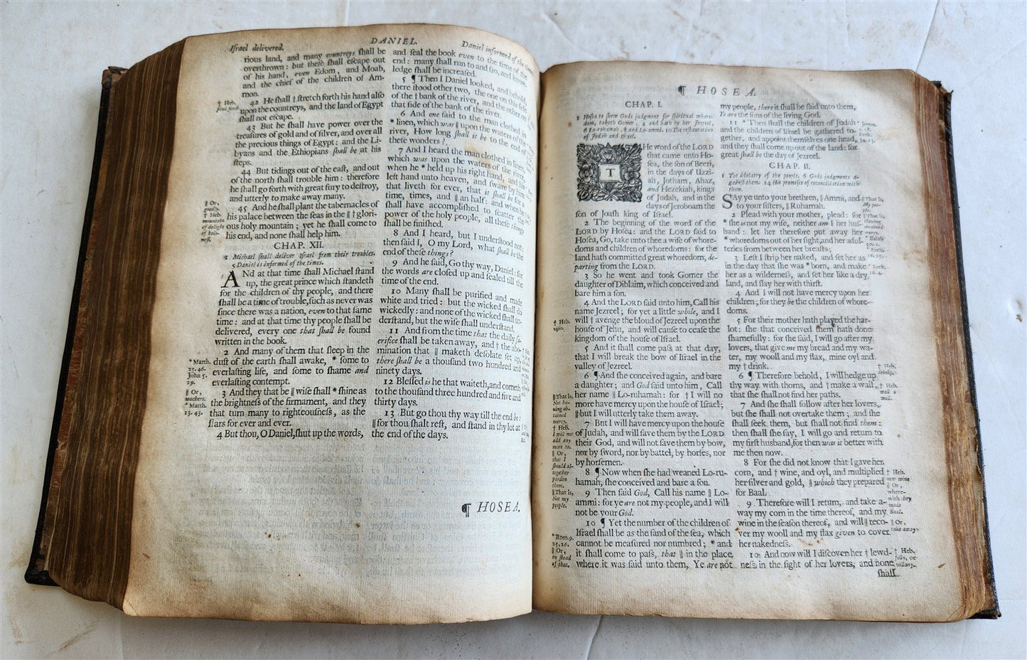 1678 BIBLE in ENGLISH w/ ORIGINAL BINDING antique OLD & NEW TESTAMENT 17th CENT.