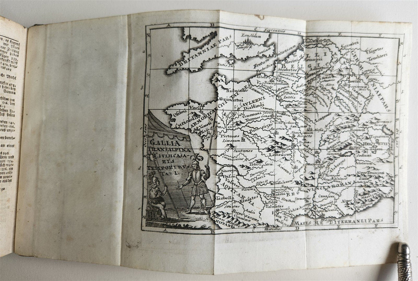 1758 JULIUS CAESAR ILLUSTRATED w/ MAPS DE BELLO GALICO et CIVILI antique PIGSKIN