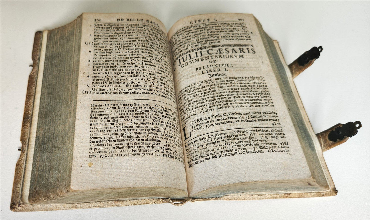 1758 JULIUS CAESAR ILLUSTRATED w/ MAPS DE BELLO GALICO et CIVILI antique PIGSKIN