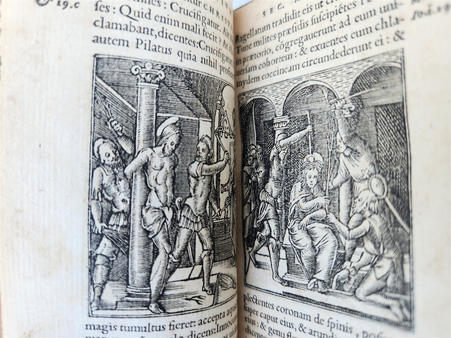 1549 BIBLE in LATIN ILLUSTRATED w/ 108 WOODCUTS antique RARE pocket size