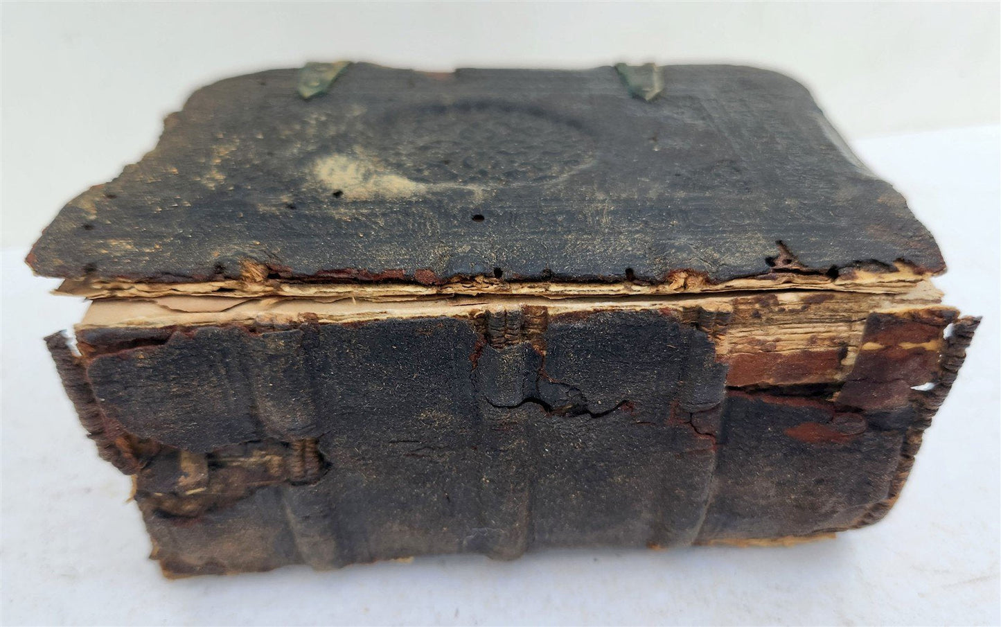 1565 BIBLE in FRENCH antique RARE pocket size SANCTUM IESU CHRISTI EVANGELIUM