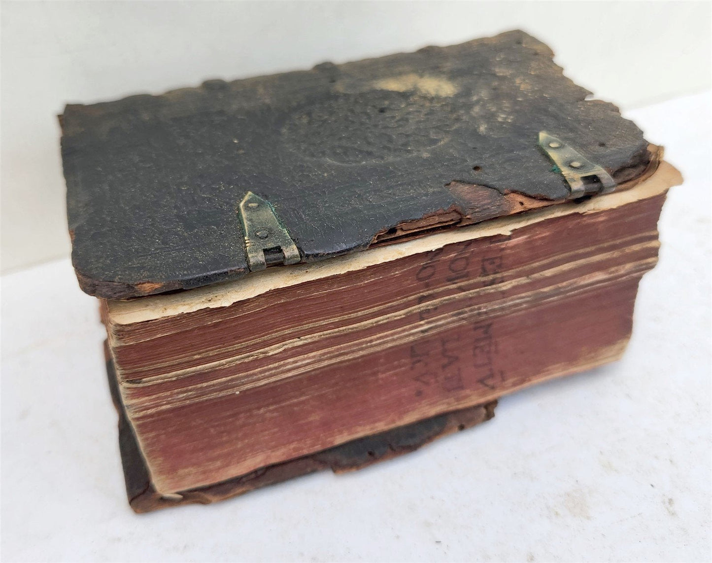 1565 BIBLE in FRENCH antique RARE pocket size SANCTUM IESU CHRISTI EVANGELIUM