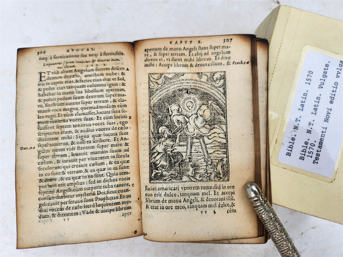 1565 BIBLE in FRENCH ILLUSTRATED antique RARE pocket size LE NOUVEAU TESTAMENT