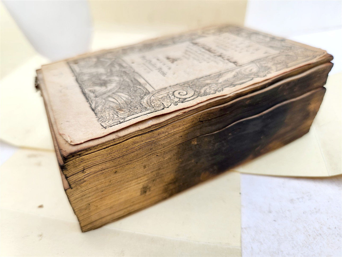 1565 BIBLE in FRENCH ILLUSTRATED antique RARE pocket size LE NOUVEAU TESTAMENT