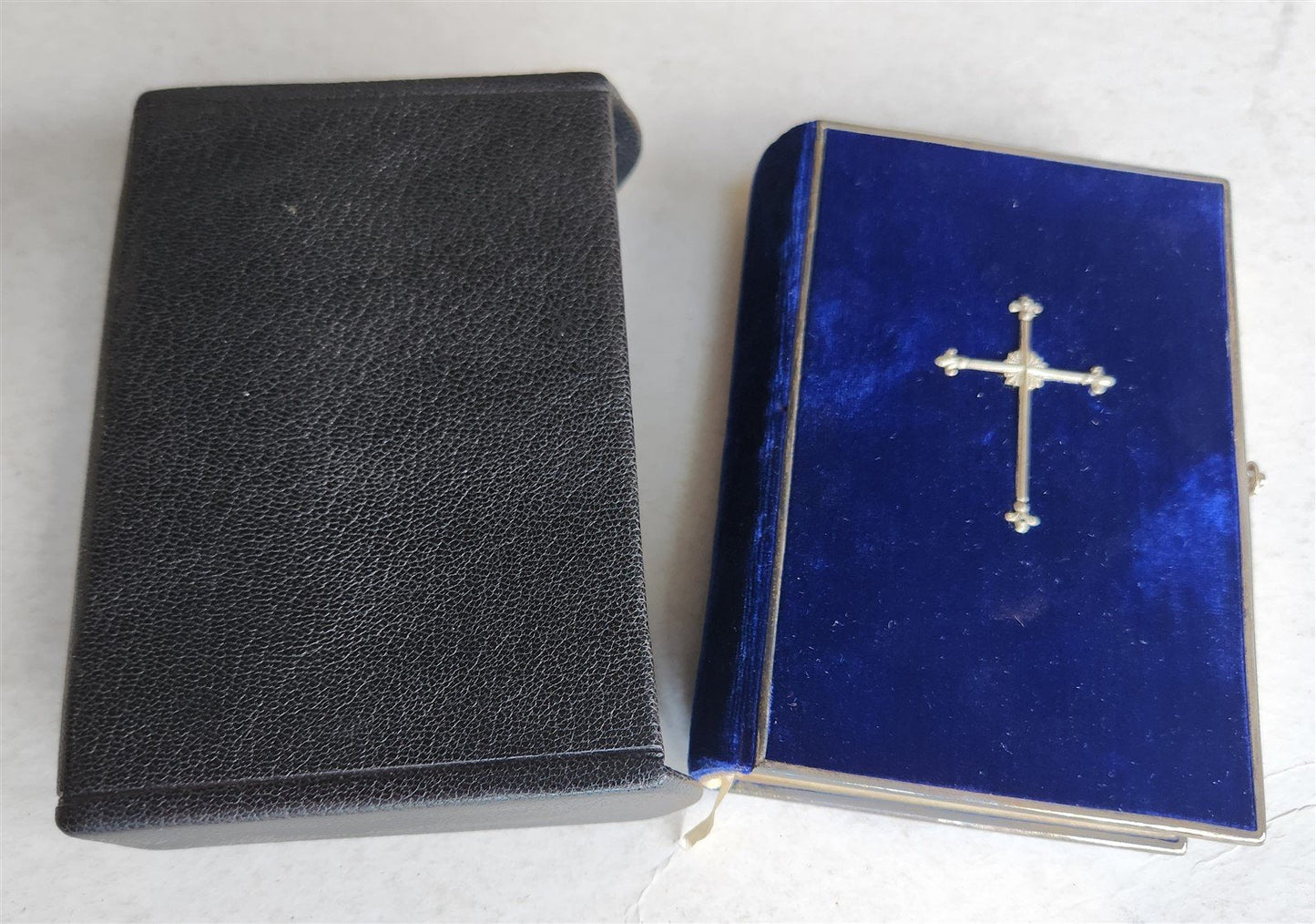 1876 PRAYER BOOK in GERMAN antique VELVET w/ SILVER EDGES BINDING