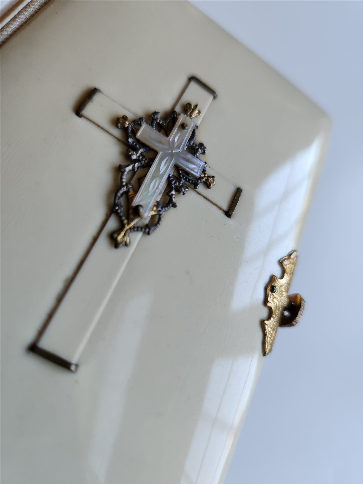 1890s DEVOTIONAL BOOK in GERMAN antique BINDING w/ APPLIED MOTHER OF PEARL CROSS