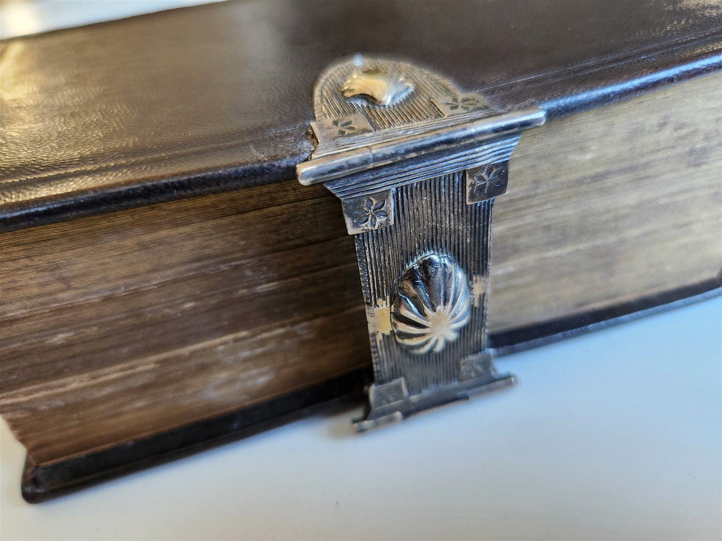 1846 BIBLE in DUTCH antique BINDING w/ SILVER CLASP New Testament