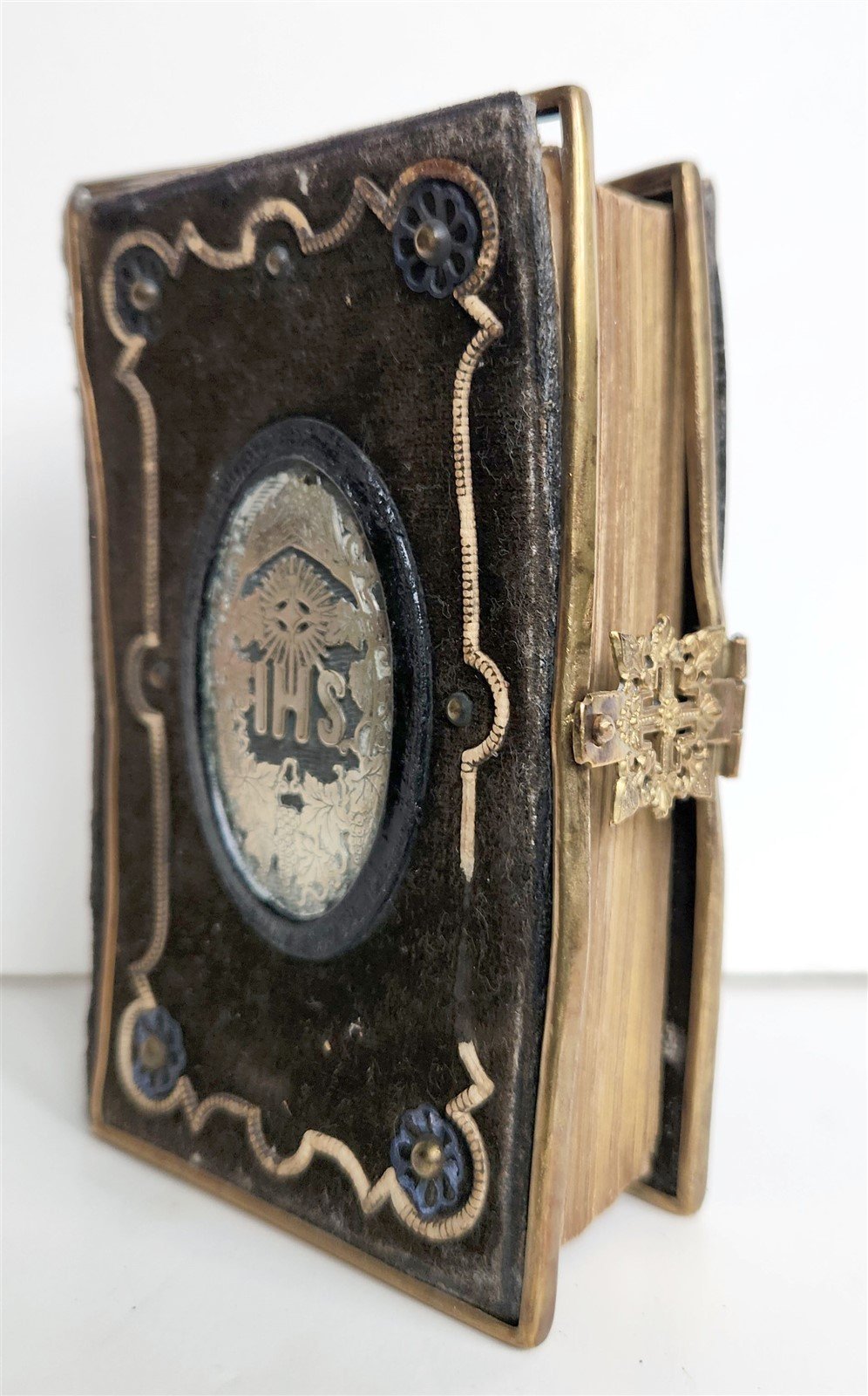 1840s PRAYER BOOK in GERMAN antique VELVET BINDING w/ METAL DECORATIONS
