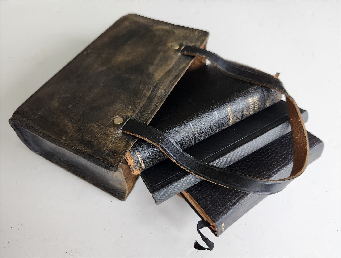 1900s BIBLE CONCORDANCE BOOK OF COMMON PRAYER & APOCRYPHA in ENGLISH antique