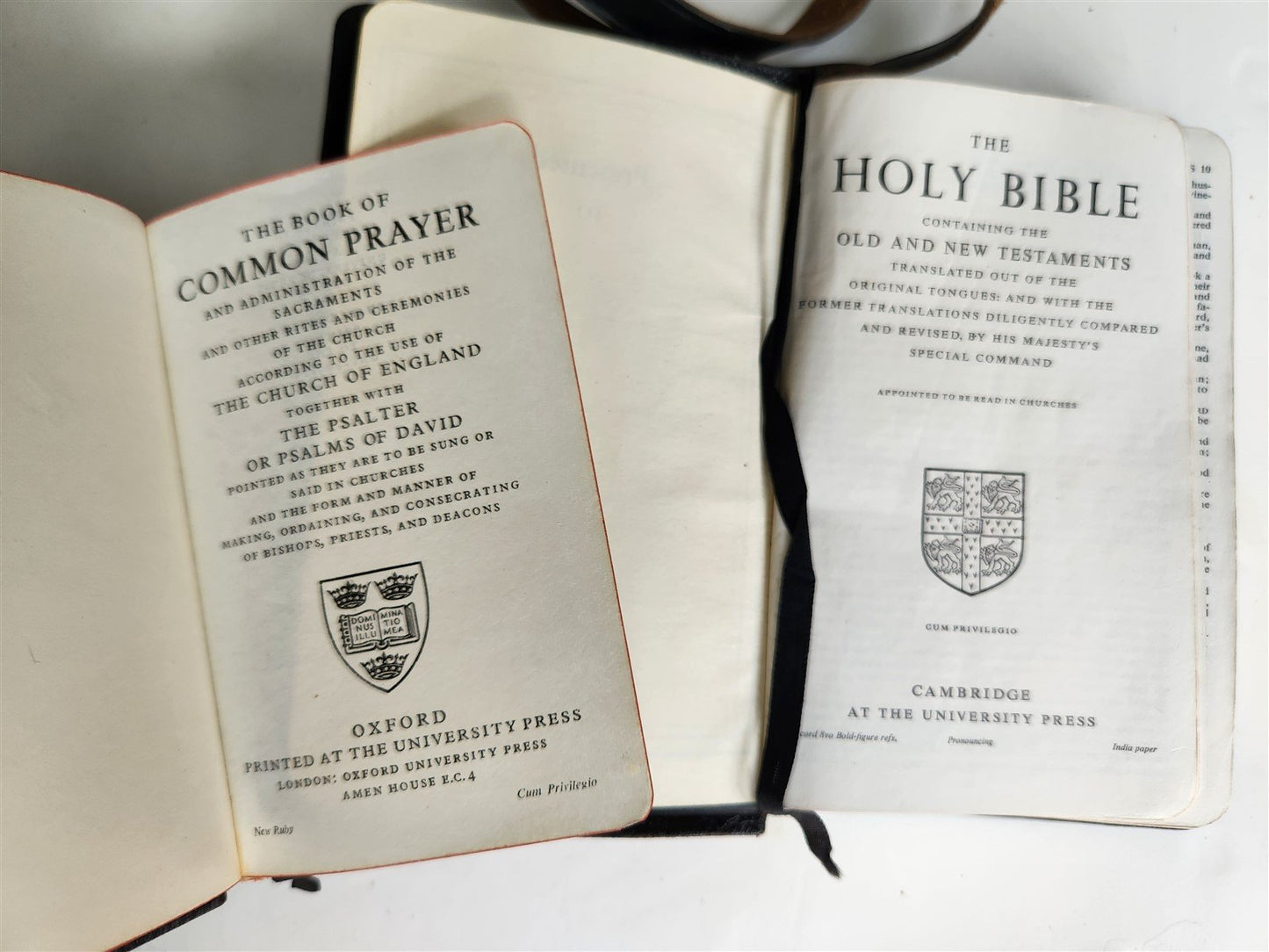 1900s BIBLE CONCORDANCE BOOK OF COMMON PRAYER & APOCRYPHA in ENGLISH antique