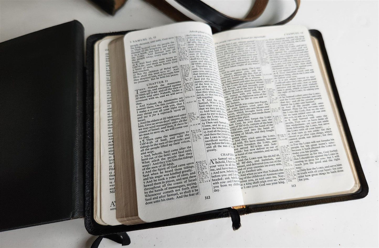 1900s BIBLE CONCORDANCE BOOK OF COMMON PRAYER & APOCRYPHA in ENGLISH antique