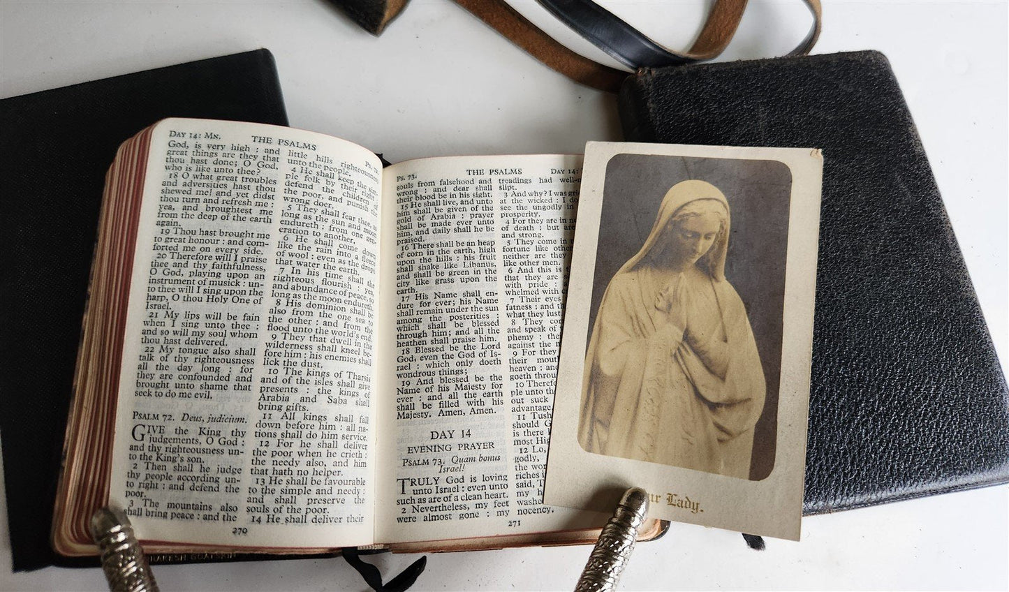 1900s BIBLE CONCORDANCE BOOK OF COMMON PRAYER & APOCRYPHA in ENGLISH antique