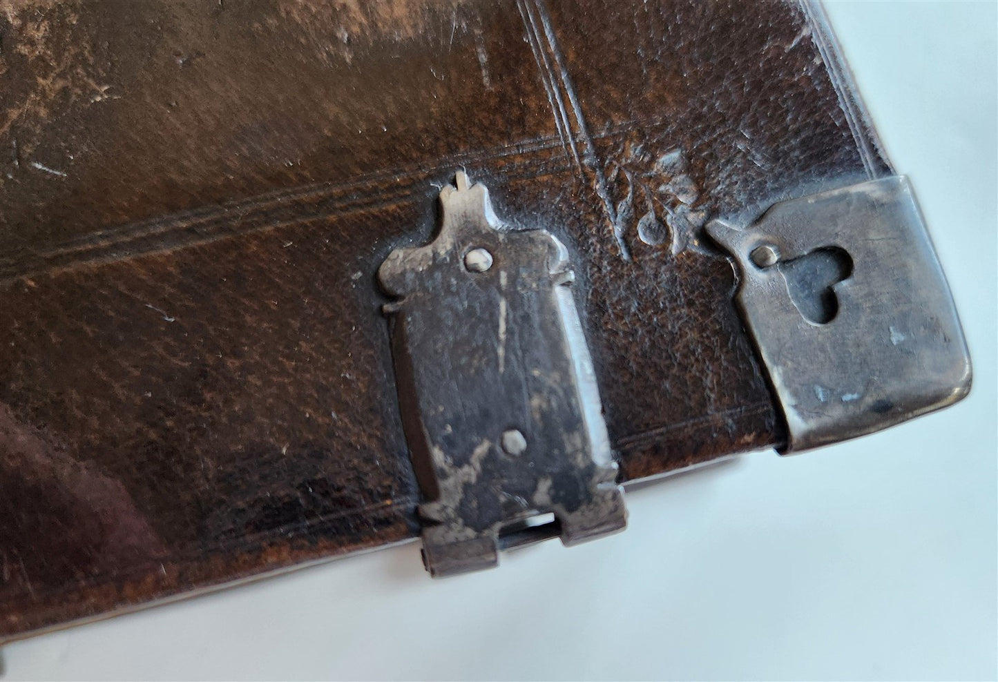 1681 BIBLE in ENGLISH antique OLD & NEW TESTAMENT BINDING w/METAL CORNER PIECES