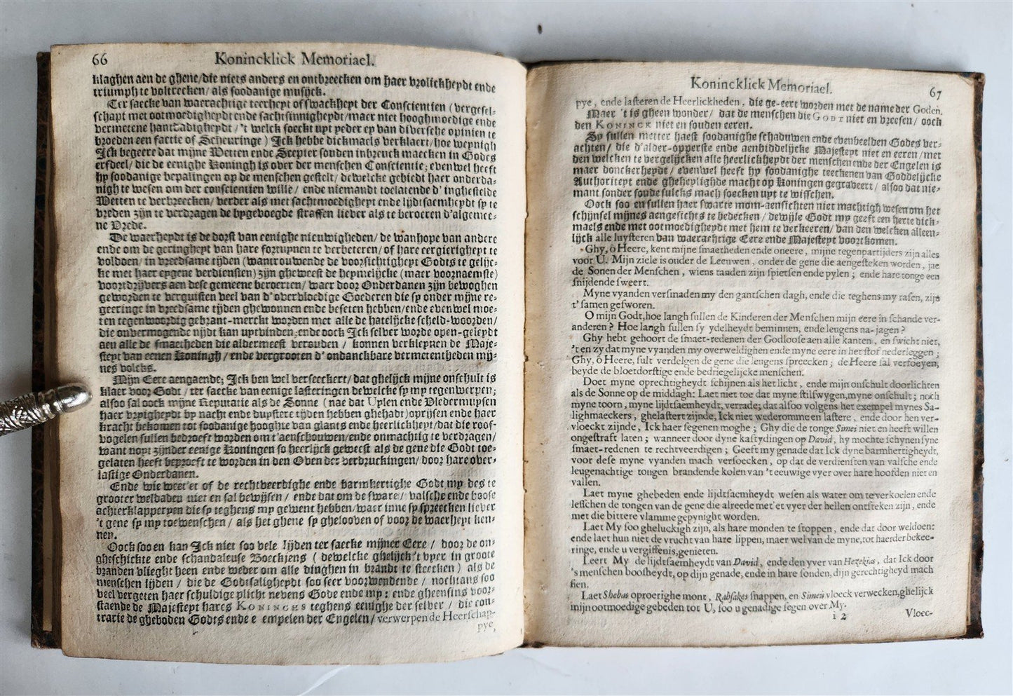 1649 Eikon Basilike Konincklick Memoriael Carolus Stuart antique in DUTCH