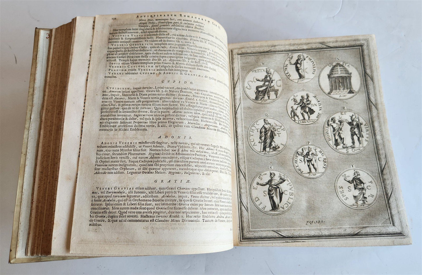 1685 ROMAN ANTIQUTIES antique ILLUSTRATED vellum bound in LATIN