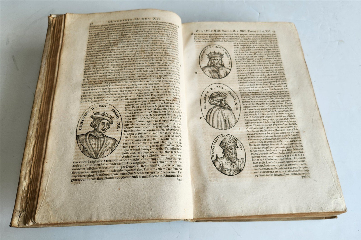 1601 HISTORY OF FRANCE LLUSTRATED FOLIO antique VELLUM De rebus gestis francorum