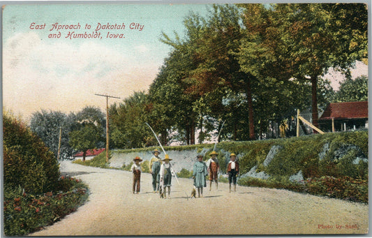 HUMBOLDT IA EAST APROACH TO DAKOTA CITY ANTIQUE POSTCARD