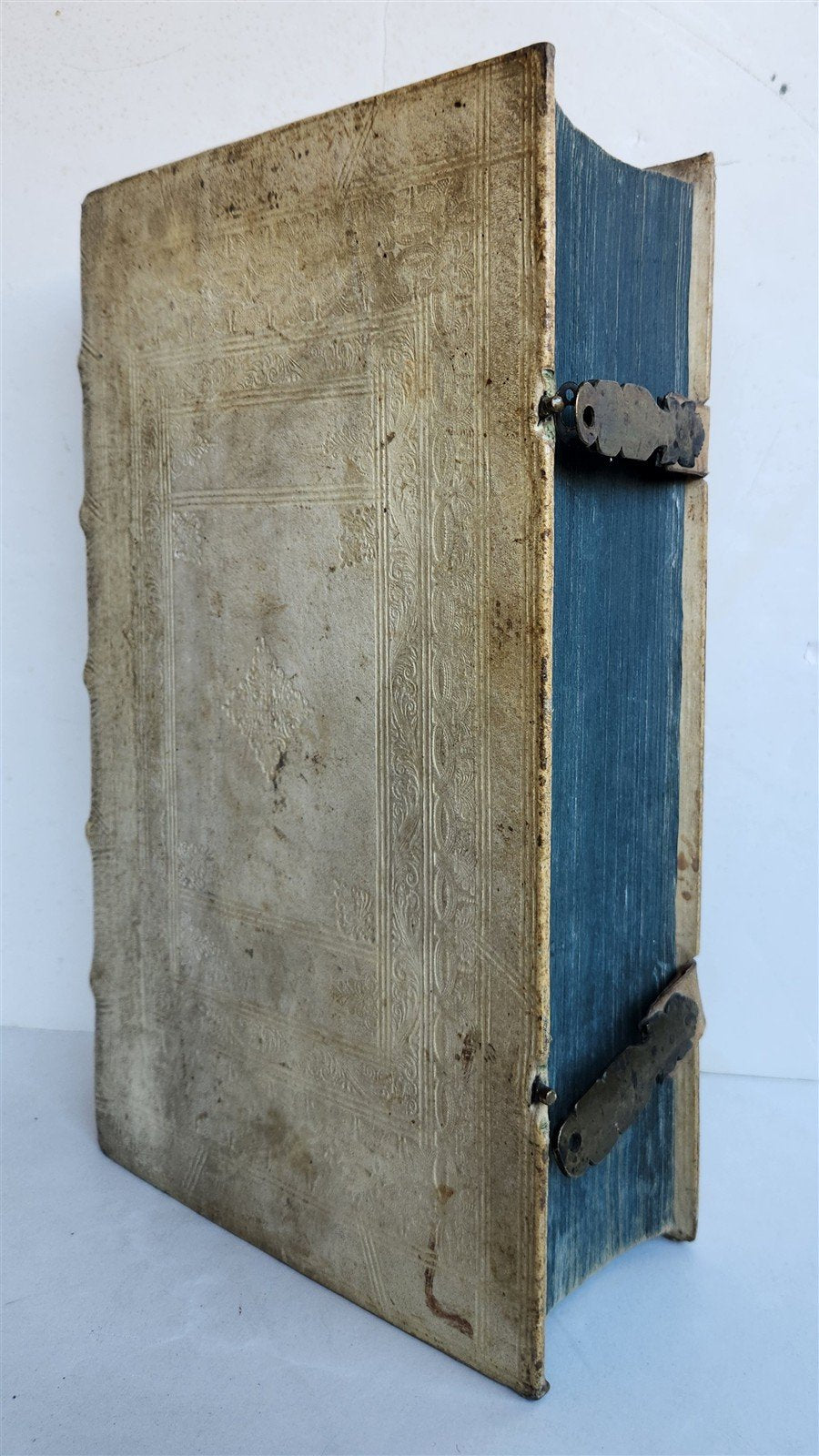 1696 WORLD'S CHRONICLE antique PIGSKIN BOUND FOLIO w/ CLASPS decorative