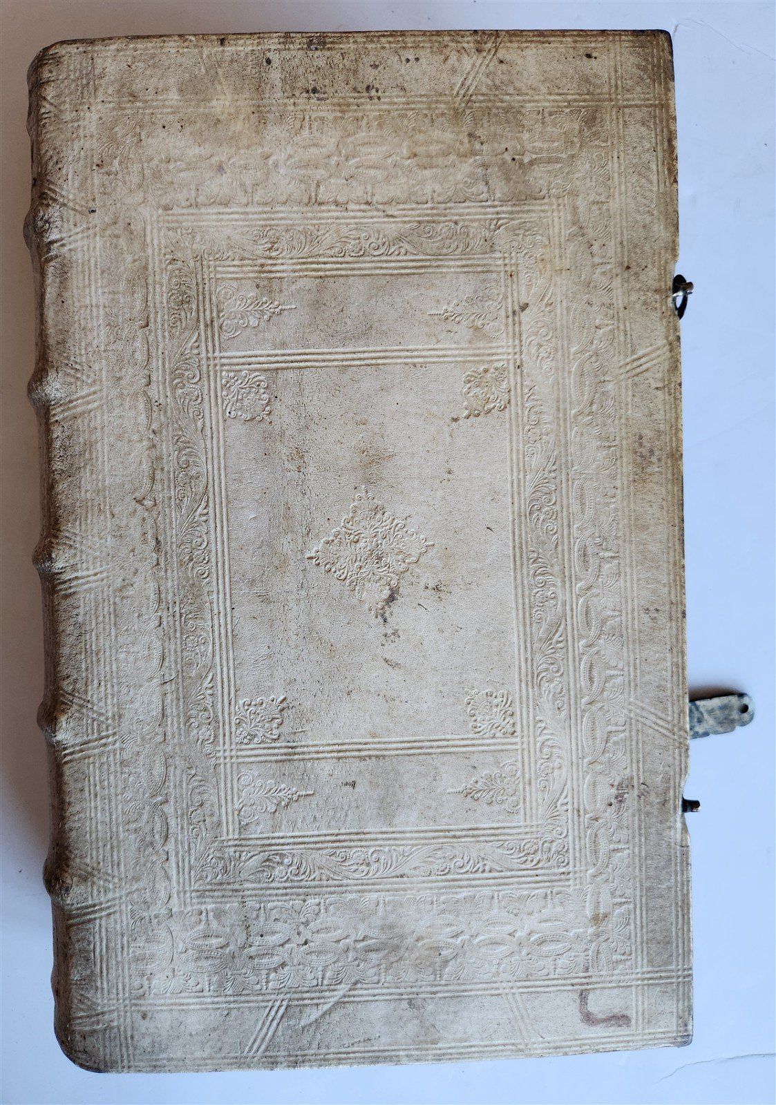 1696 WORLD'S CHRONICLE antique PIGSKIN BOUND FOLIO w/ CLASPS decorative